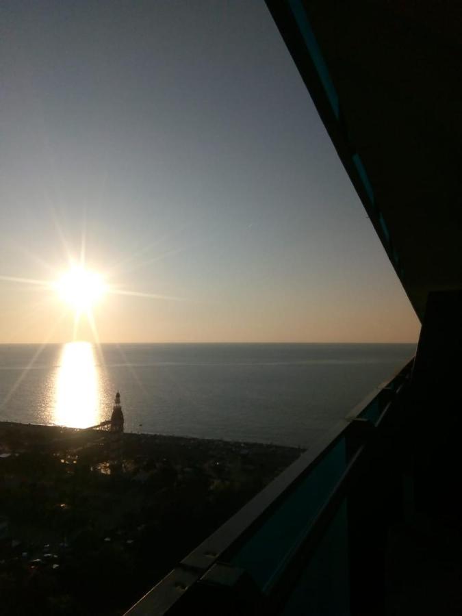 Апартаменты С Видом На Море Twin Towers Batumi, Orbi City Esterno foto